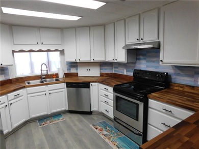 Welcome to Barefoot Bay! This home is conveniently located - photo 5