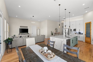 Welcome to this stunning modern home offering 4 spacious - photo 12