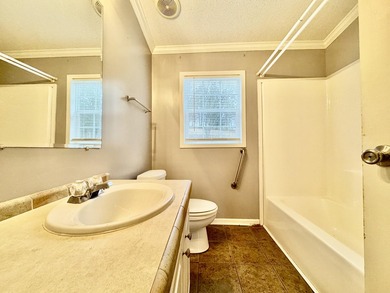 Beautiful 3 bedroom 2 bath with Bonus room with a closet that - photo 21