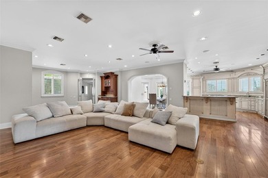 Beyond the gates of Casa Bella, a remarkable lakefront estate - photo 22