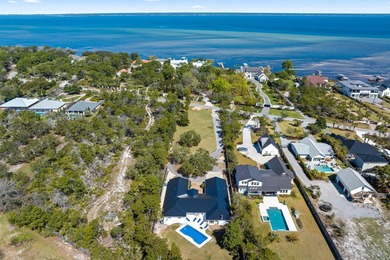 Spacious 4 bedroom, 3 bath ranch-style home with a private pool - photo 4
