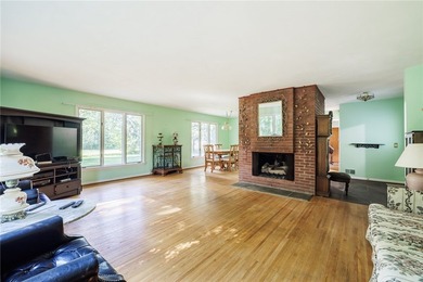 Welcome to the ease of first-floor living!This spacious - photo 12