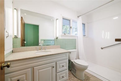 Welcome to the ease of first-floor living!This spacious - photo 19