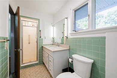 Welcome to the ease of first-floor living!This spacious - photo 20