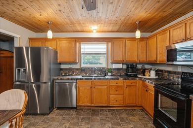 Lake Front Home on Cedar Creek Lake. Great size for all the - photo 20