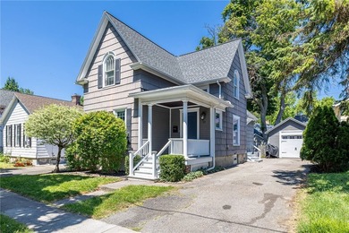 Welcome to this picture-perfect Colonial in the heart of the - photo 2