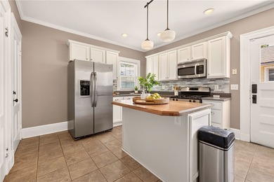 Welcome to this picture-perfect Colonial in the heart of the - photo 6