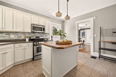 Welcome to this picture-perfect Colonial in the heart of the - photo 7