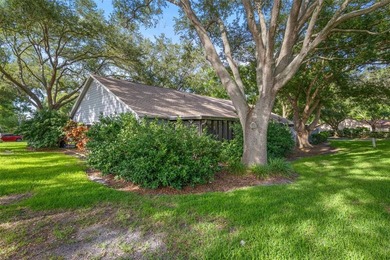 Location, Location, Location and pet friendly. Spacious and - photo 3