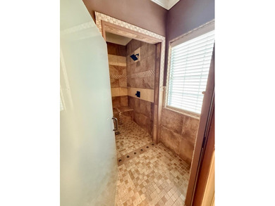 This gorgeous 5 bedroom, 3.5 bath home with a bonus room offers - photo 31
