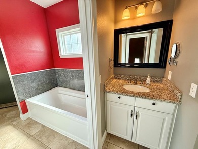 This gorgeous 5 bedroom, 3.5 bath home with a bonus room offers - photo 41