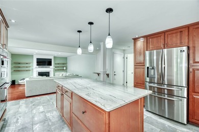 Welcome to this absolutely stunning, meticulously maintained - photo 6