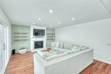 Welcome to this absolutely stunning, meticulously maintained - photo 8