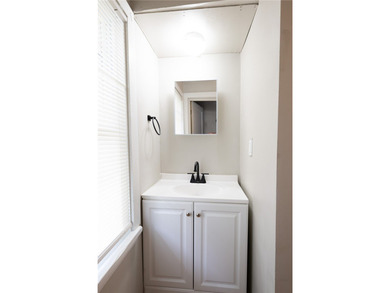 Fully vacant side-by-side duplex with over 2,200 sq ft of living - photo 11