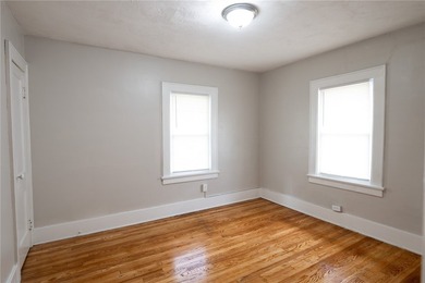 Fully vacant side-by-side duplex with over 2,200 sq ft of living - photo 16