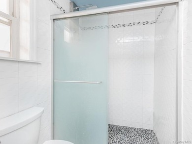 Welcome to 4004 Rombouts Ave! Unique Opportunity to own this - photo 15