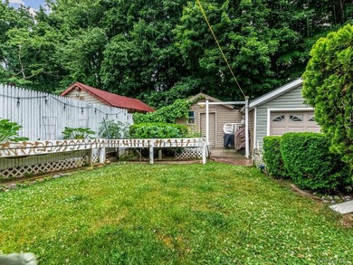 Welcome to 4004 Rombouts Ave! Unique Opportunity to own this - photo 35