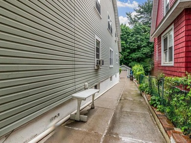 Welcome to 4004 Rombouts Ave! Unique Opportunity to own this - photo 37