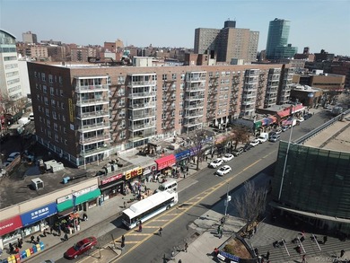 Location, location, location! Spacious one-bedroom condominium - photo 1