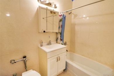 Location, location, location! Spacious one-bedroom condominium - photo 4