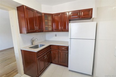 Location, location, location! Spacious one-bedroom condominium - photo 5