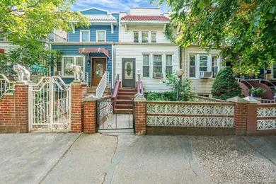 East River Townhome/Townhouse Sale Pending in East Elmhurst New York