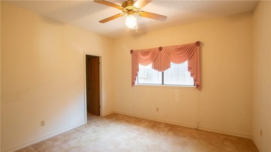 The home is ready for new owner. Spacious home with 3 car garage - photo 11