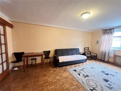 Cozy Studio in a Well-Maintained Elevator Building in prime