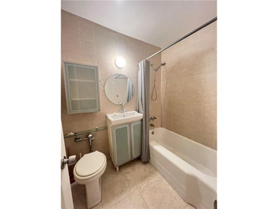 Cozy Studio in a Well-Maintained Elevator Building in prime