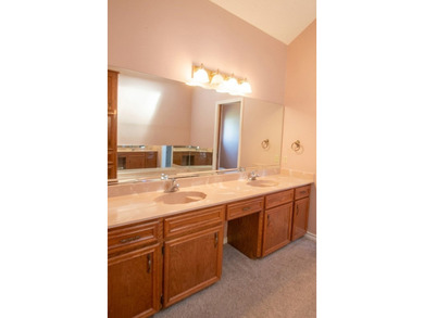 The home is ready for new owner. Spacious home with 3 car garage - photo 15