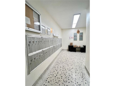 Cozy Studio in a Well-Maintained Elevator Building in prime