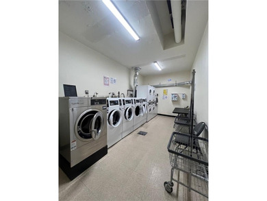 Cozy Studio in a Well-Maintained Elevator Building in prime