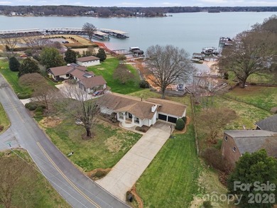 Experience spectacular long-range main channel views of Lake - photo 38