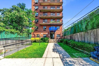 Sunny one bedroom condo with gorgeous views of Manhattan!. This - photo 1