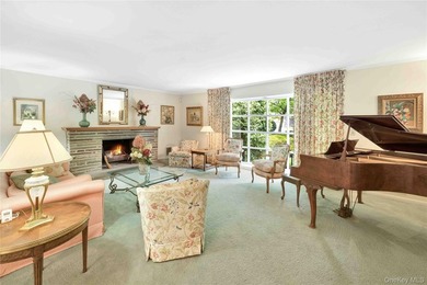 Nestled in one of Larchmont's most private and distinctive - photo 5