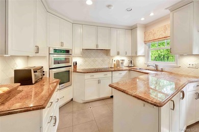 Nestled in one of Larchmont's most private and distinctive - photo 7