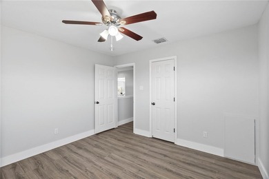 Located on a 1-acre lot in the desirable London ISD, this - photo 27