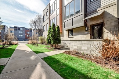 Welcome to this beautiful two-bedroom, two-and-a-half-bath - photo 2