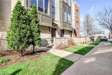 Welcome to this beautiful two-bedroom, two-and-a-half-bath - photo 3