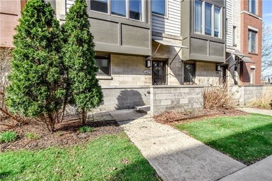Welcome to this beautiful two-bedroom, two-and-a-half-bath - photo 4