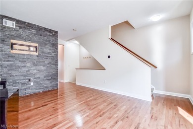 Welcome to this beautiful two-bedroom, two-and-a-half-bath - photo 9