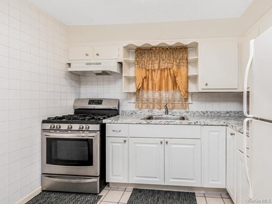 Welcome to this exceptional legal two-family semidetached brick - photo 15