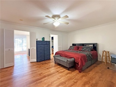 MOTIVATED SELLER! BRING AN OFFERS! This classic-style 2-story - photo 20