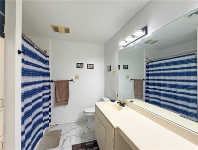 MOTIVATED SELLER! BRING AN OFFERS! This classic-style 2-story - photo 24