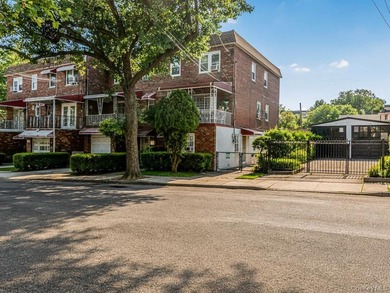 Welcome to this exceptional legal two-family semidetached brick - photo 31