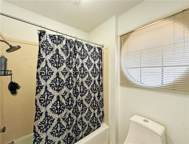 MOTIVATED SELLER! BRING AN OFFERS! This classic-style 2-story - photo 32