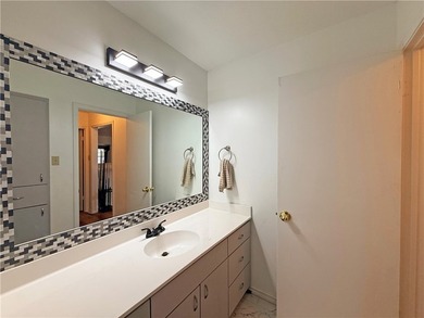 MOTIVATED SELLER! BRING AN OFFERS! This classic-style 2-story - photo 33