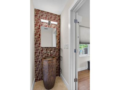 Exceptional modern 3-bed, 4-bath tri-level residence in prime - photo 21