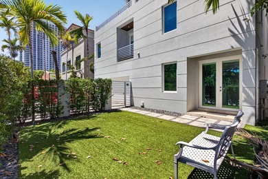 Exceptional modern 3-bed, 4-bath tri-level residence in prime - photo 31