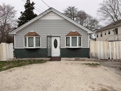 Welcome to this charming starter home offering the perfect blend - photo 1